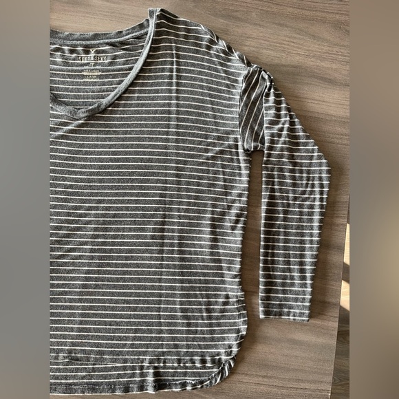American Eagle Soft & Sexy Long-Sleeve V-Neck - Size Small - Picture 5 of 14